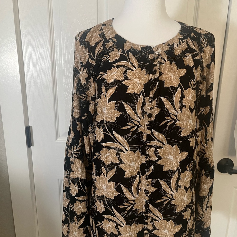 White House Black Market Black and Beige Floral Top